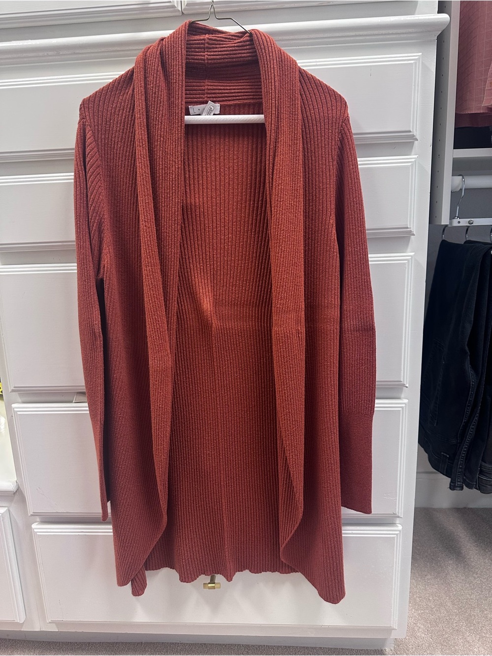 Leith Open-Front Ribbed Cardigan in Rust